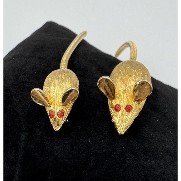Jewelry - Vintage Gold Tone Mice Scatter Pin Set Red Rhinestone Eyes Articulated Tails
